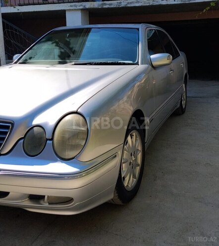 Mercedes E 240-3