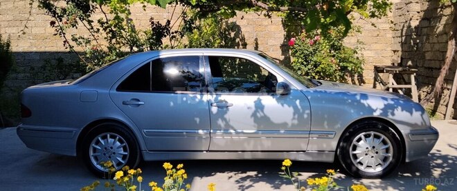 Mercedes E 240-7
