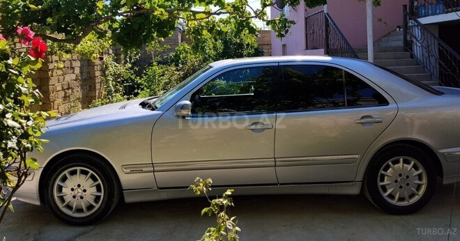 Mercedes E 240-8