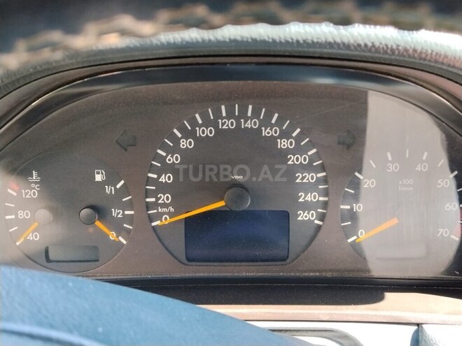 Mercedes E 240-16