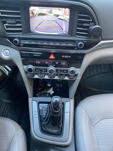 Hyundai Elantra-18