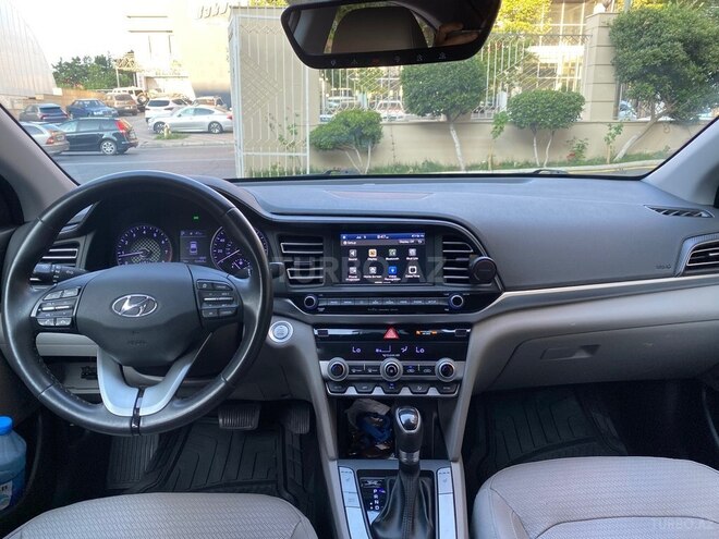 Hyundai Elantra-7
