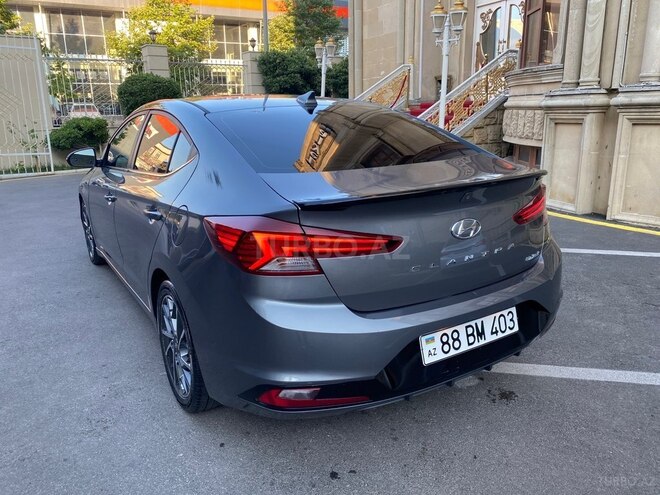 Hyundai Elantra-6