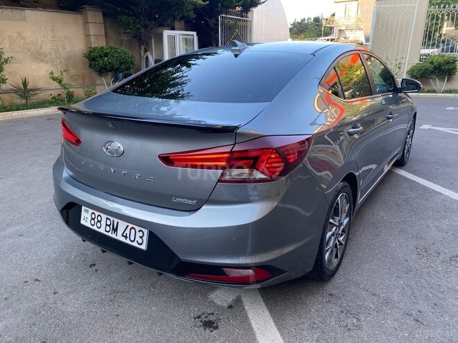 Hyundai Elantra-4