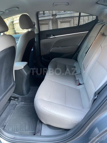 Hyundai Elantra-13