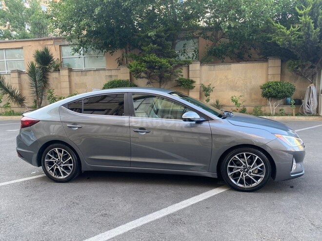 Hyundai Elantra-2