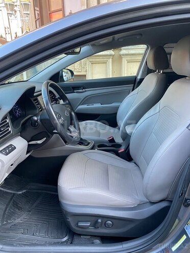 Hyundai Elantra-14