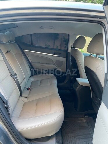 Hyundai Elantra-15