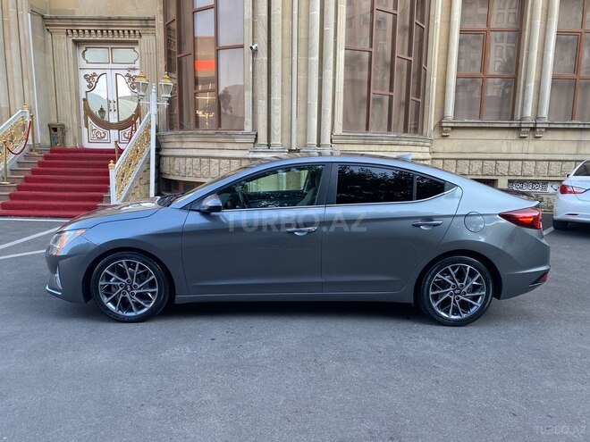 Hyundai Elantra-9