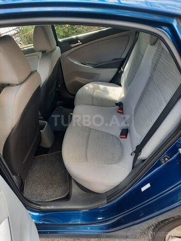 Hyundai Accent-10