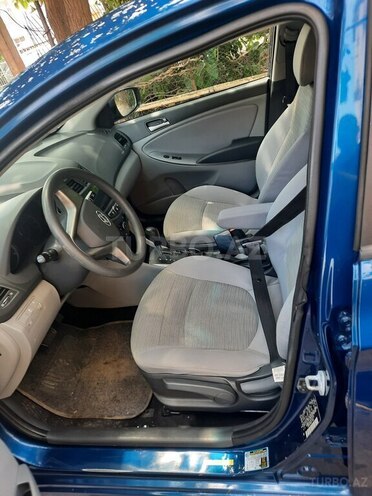 Hyundai Accent-11