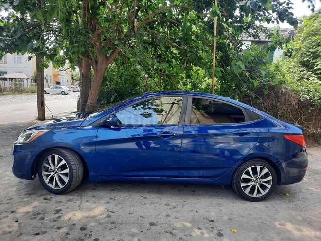 Hyundai Accent-12