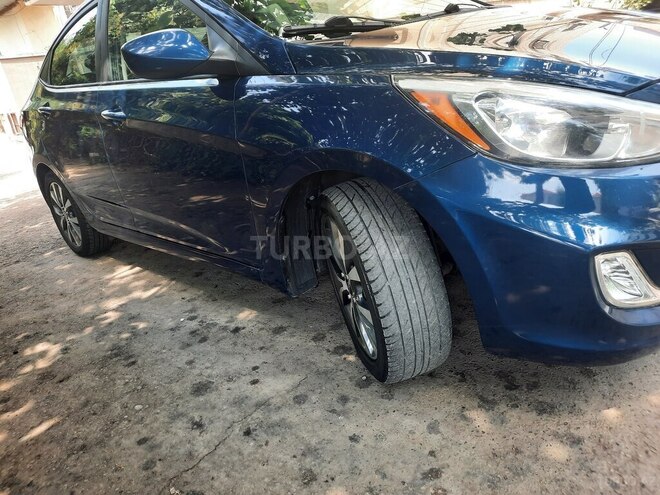 Hyundai Accent-17