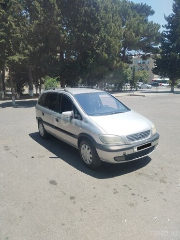 Opel Zafira-2