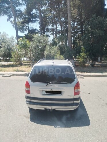 Opel Zafira-4