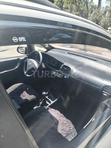 Opel Zafira-9