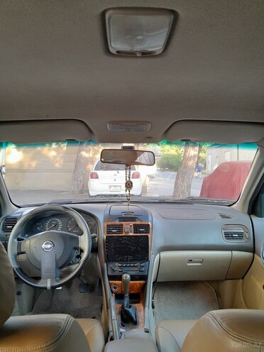 Nissan Maxima-5