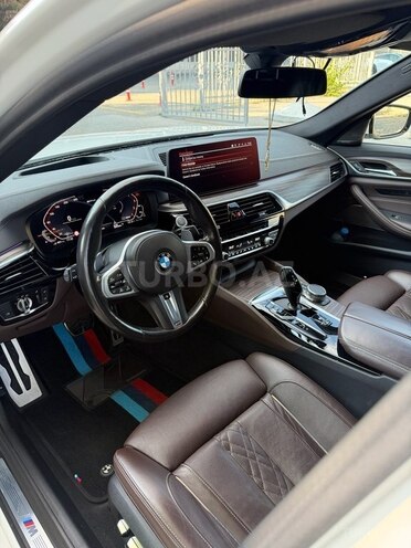 BMW 530e-8