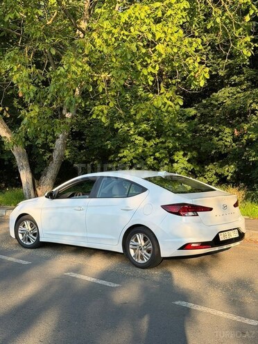 Hyundai Elantra-4