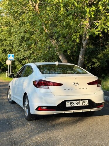 Hyundai Elantra-6