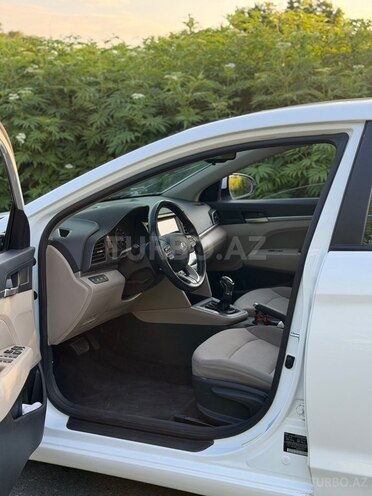 Hyundai Elantra-10