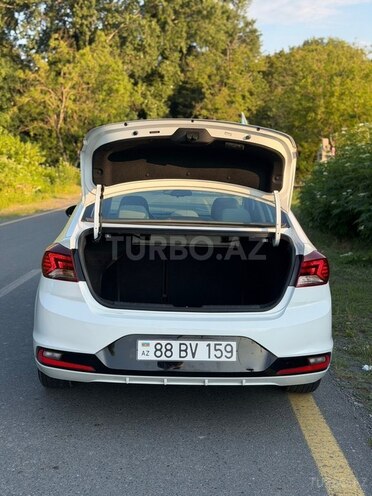 Hyundai Elantra-17