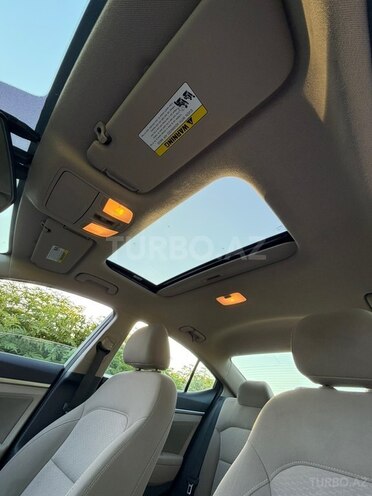 Hyundai Elantra-13