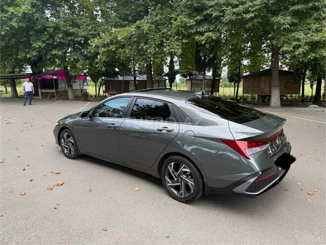 Hyundai Elantra-4