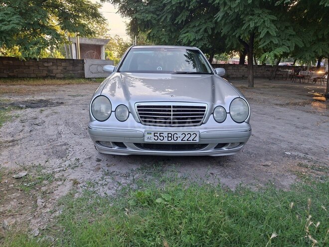 Mercedes E 320-1