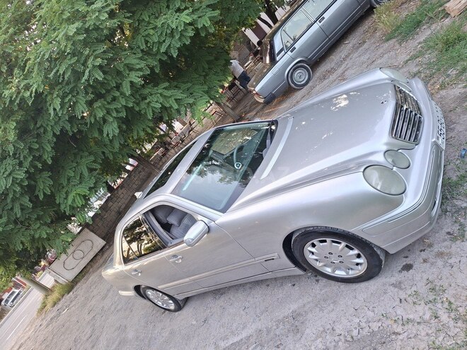 Mercedes E 320-3