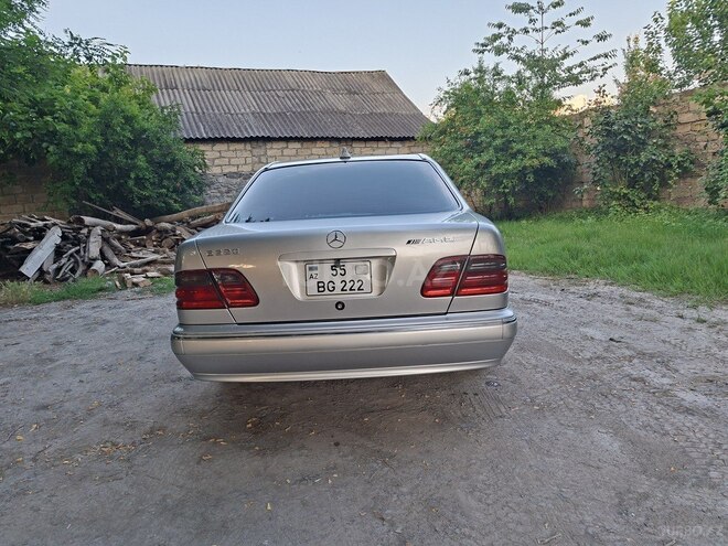Mercedes E 320-2