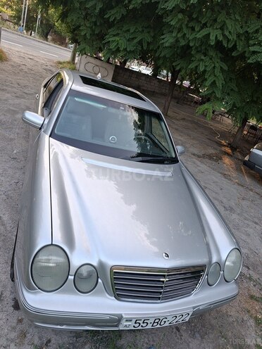 Mercedes E 320-6