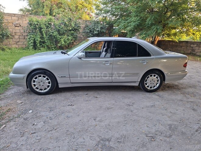 Mercedes E 320-7