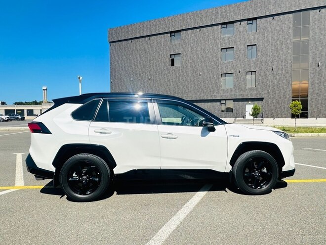 Toyota RAV4-8