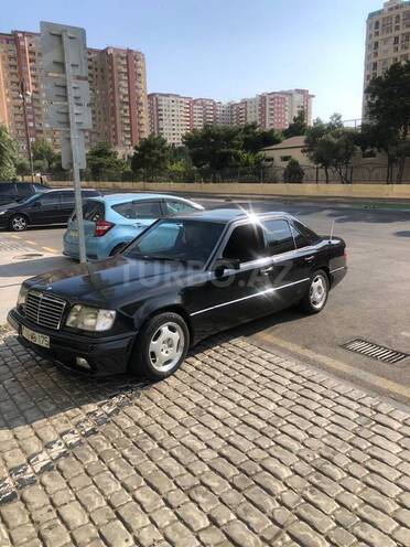 Mercedes E 200-1