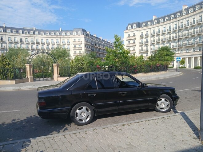 Mercedes E 200-13