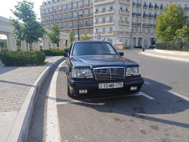 Mercedes E 200-11