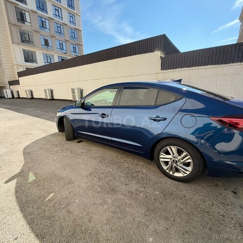 Hyundai Elantra-4