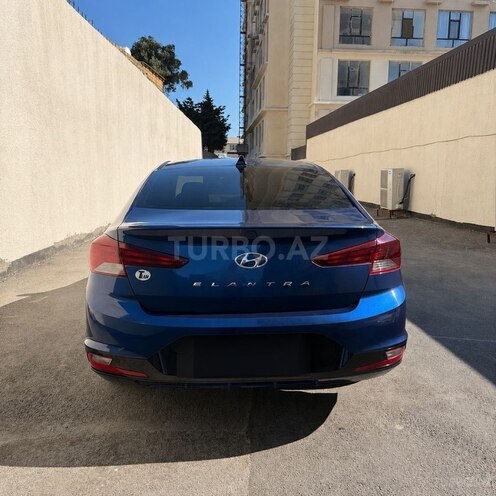 Hyundai Elantra-2