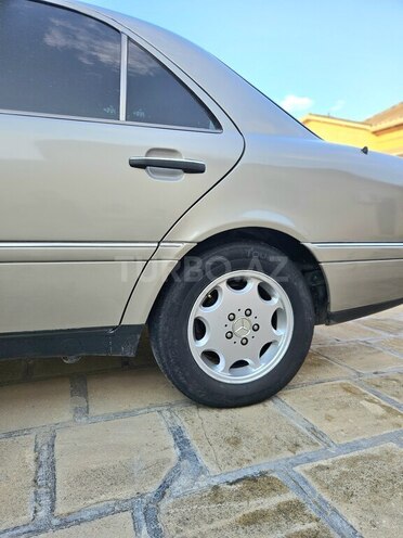 Mercedes C 230-6