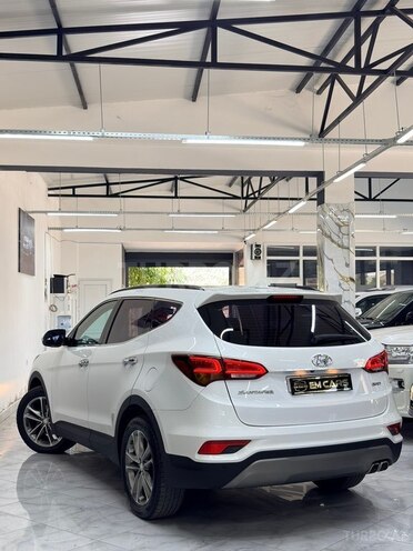 Hyundai Santa Fe-12