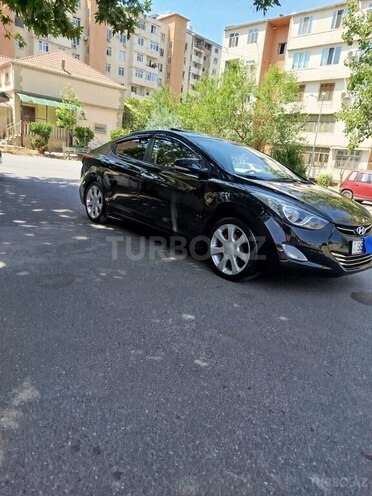 Hyundai Elantra-4