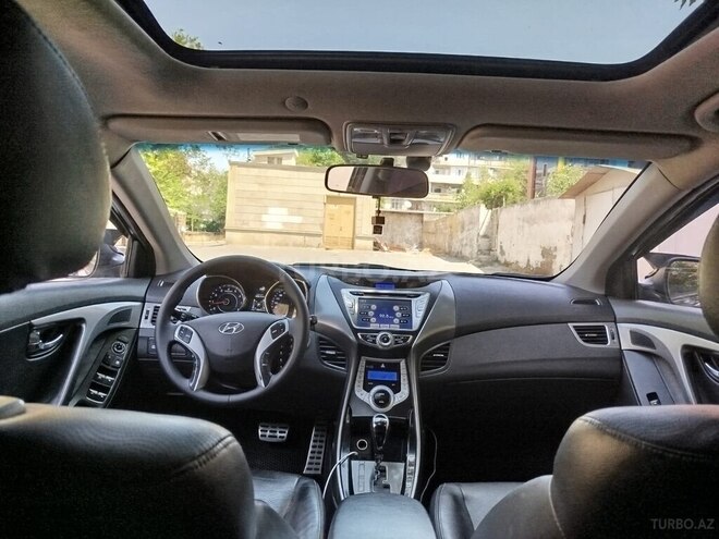 Hyundai Elantra-3