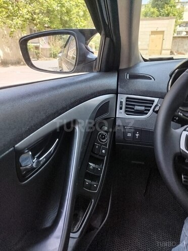 Hyundai Elantra-7