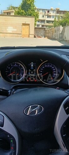 Hyundai Elantra-12