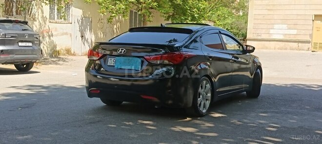 Hyundai Elantra-2