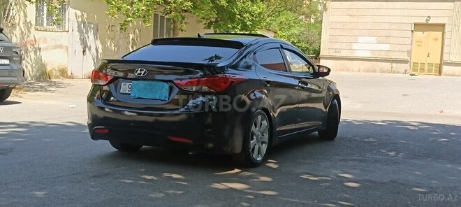 Hyundai Elantra-11