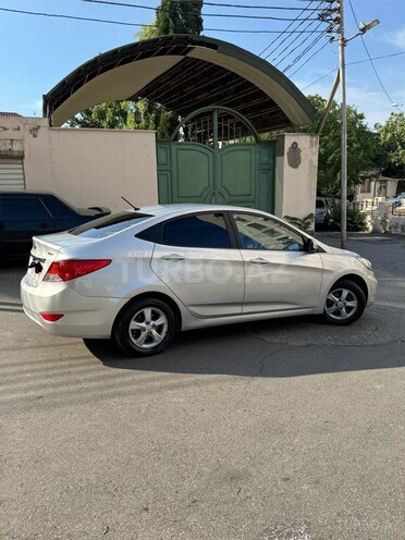 Hyundai Accent-4