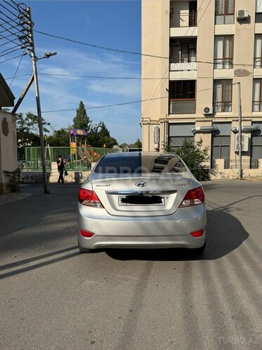 Hyundai Accent-3