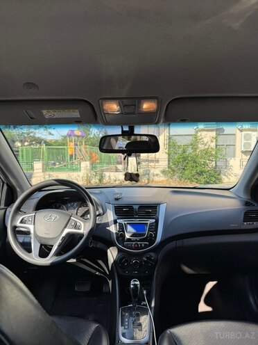 Hyundai Accent-6